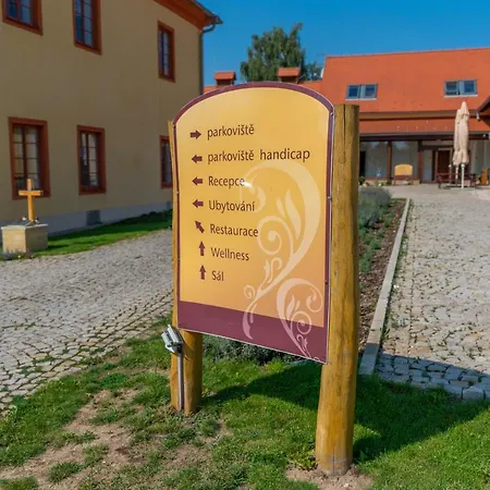 Na Faře Dubenec
