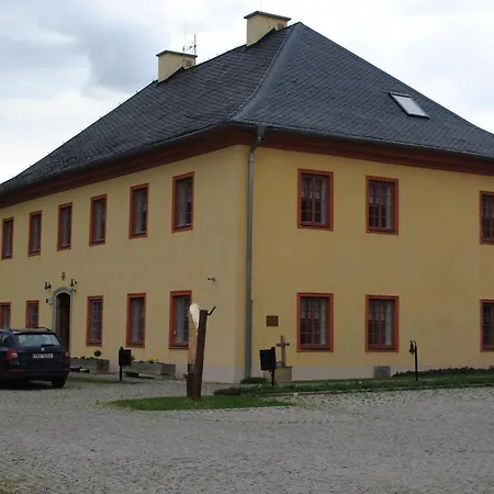 Na Faře 3* Dubenec